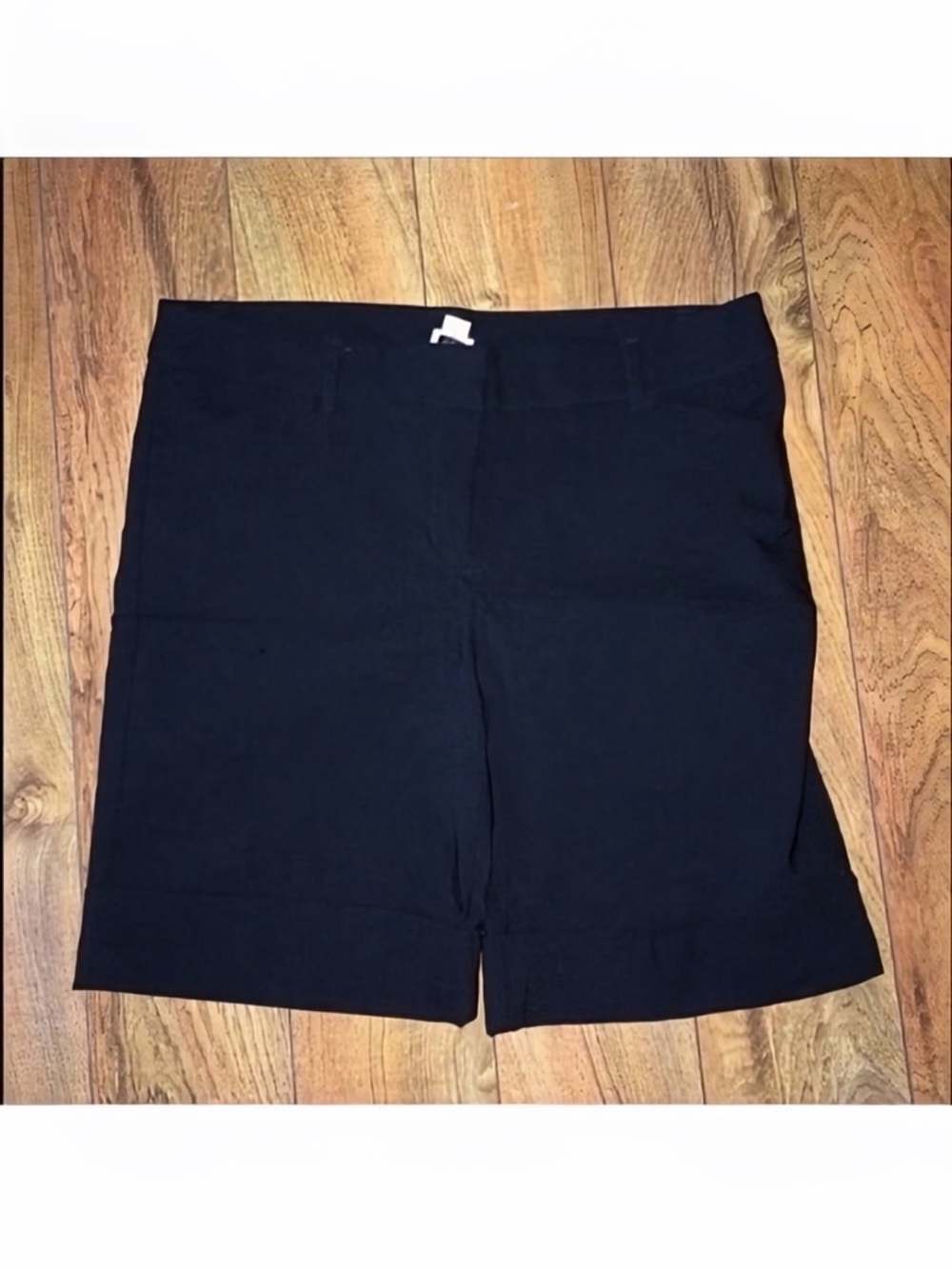 Like New Beautiful Anne Klein Black Shorts - Picture 1 of 2